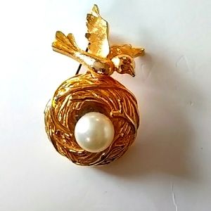 Vintage estate gold tone bird's nest pendant heavy